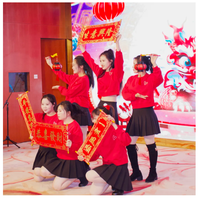 节目恭喜发财合影.jpg